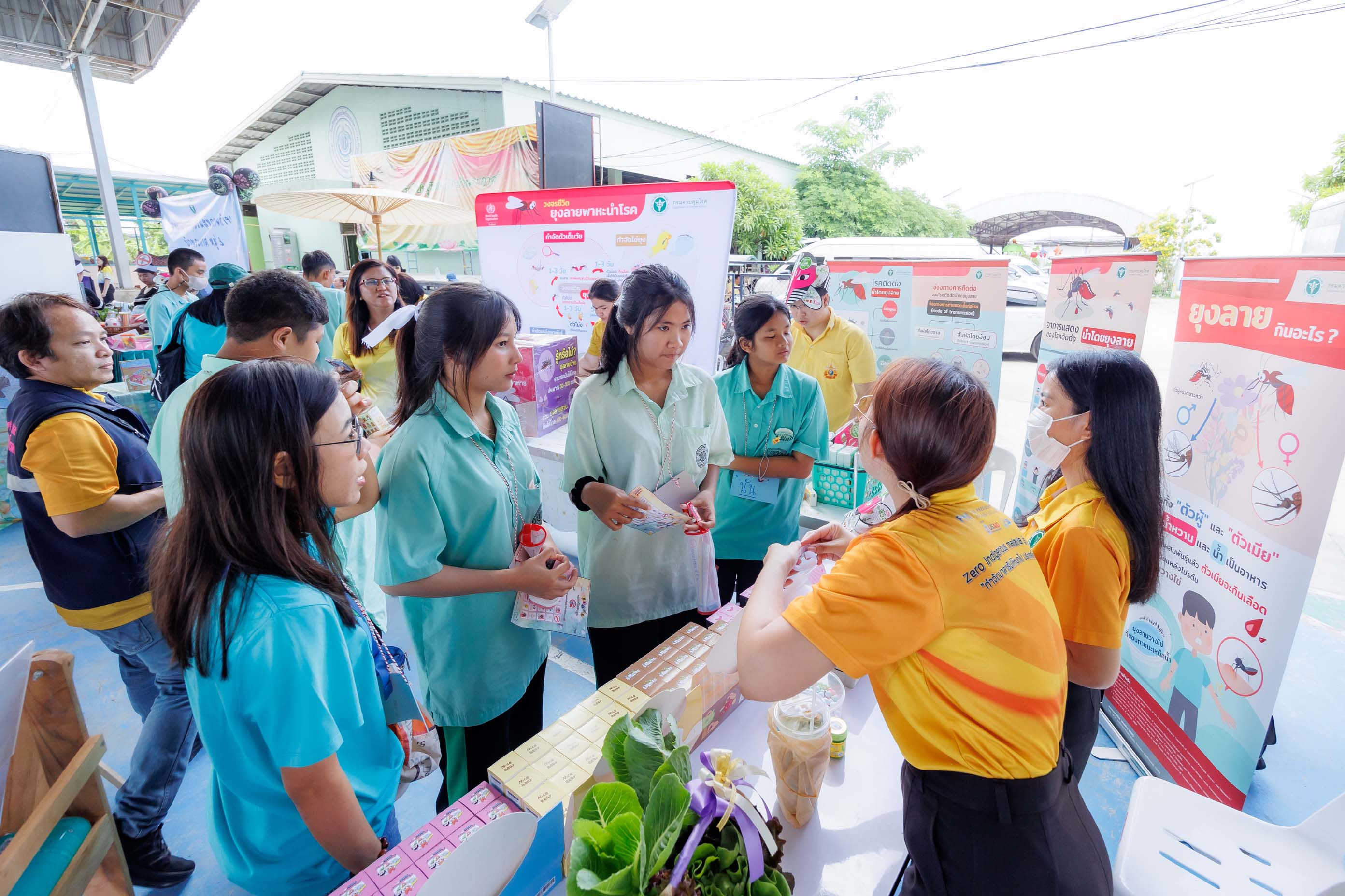 น้องๆ นักเรียนเข้าร่วมฐานกิจกรรม สู้ภัยไข