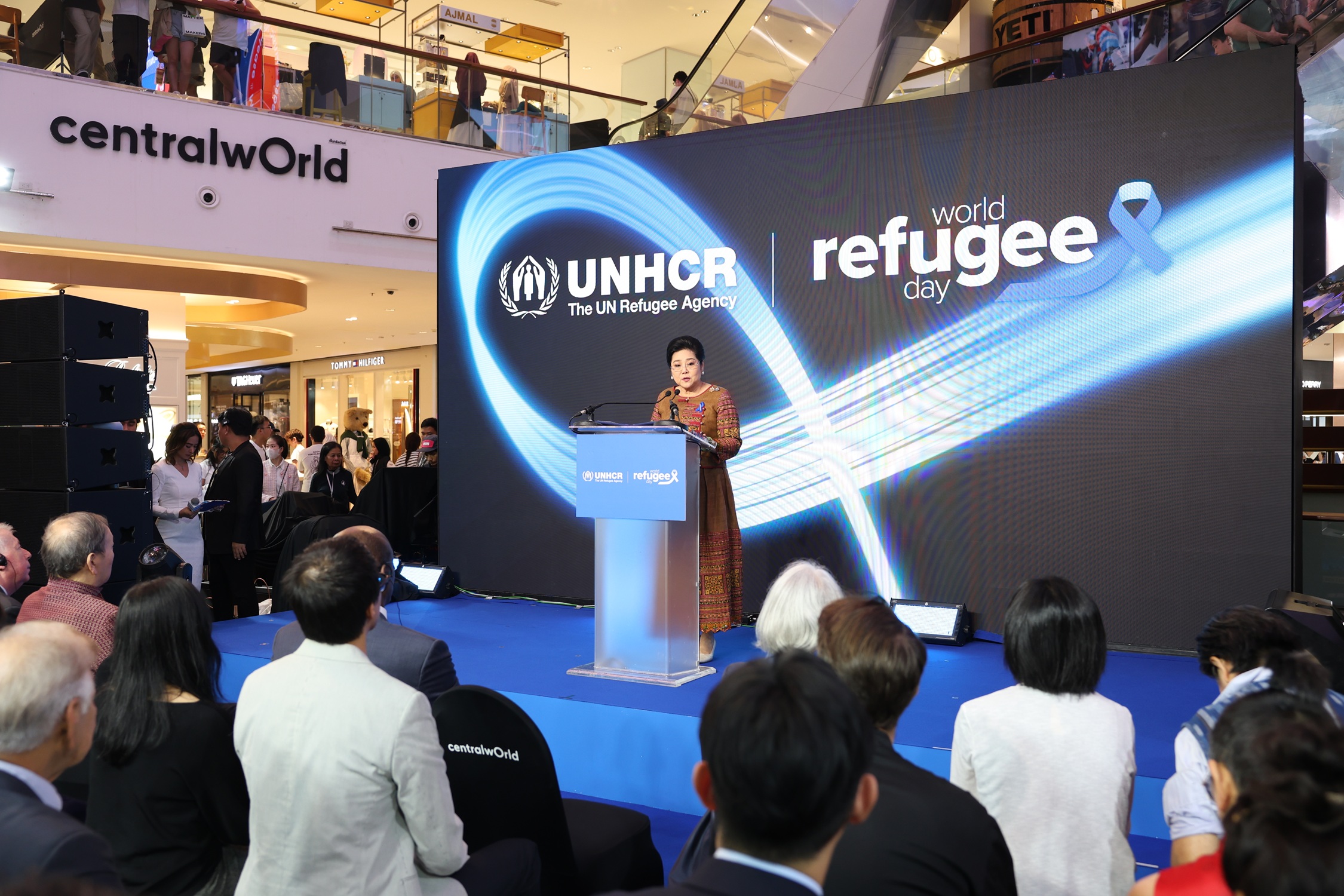 4. ดร.ลาลีวรรณ กาญจนจารี ผู้ช่วยรัฐมนตรีประ 0