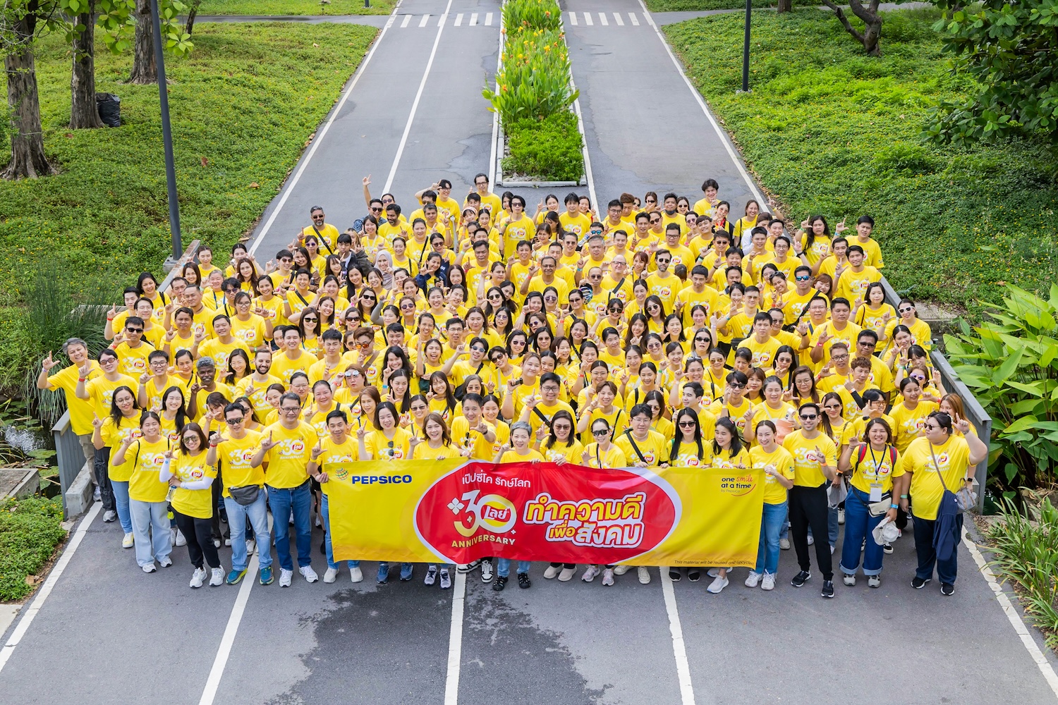 เป๊ปซี่โค ประเทศไทย ฉลอง “เลย์” 30 ปี จัดกิจกรรมทำความดีเพื่อสังคม ปลูกต้นไม้ใจกลางเมือง “สวนเบญจกิติ” ร่วมสร้างอากาศสะอาดให้กรุงเทพมหานคร พร้อมส่งมอบ “ถังขยะไม้เทียม ทำจากซองขนมใช้แล้ว สานต่อความยั่งยืนอย่างเป็นรูปธรรม