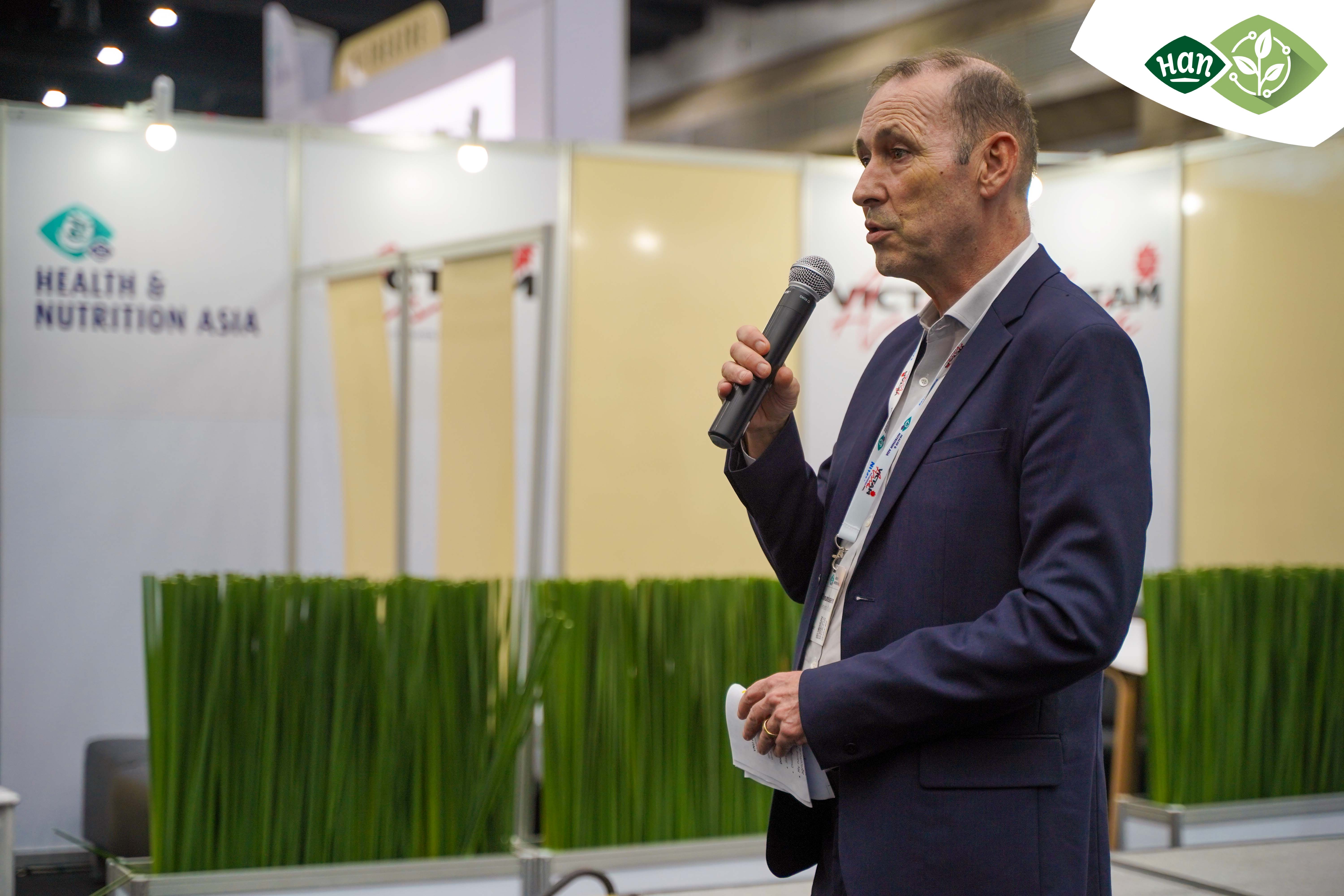 Dr. Gijs Theunissen DVM อัครราชทูตที่ปรึกษา ฝ่ายเกษตร NL 2 0