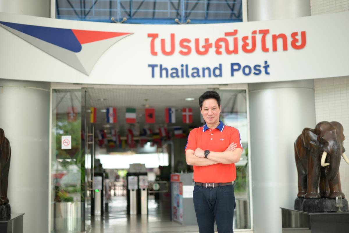 1. ดร.ดนันท์ สุภัทรพันธุ์ กรรมการผู้จัดการใ 0